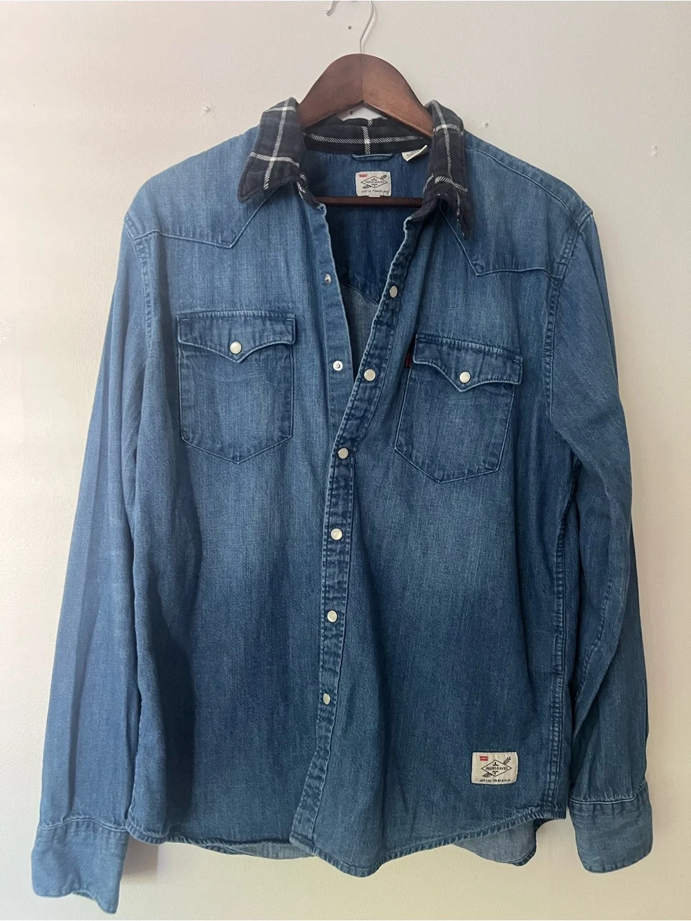 Levi’s fresh leaves Denim Western Snap-Front Shirt Medium Blue, plaid collar, L
